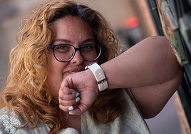 Ana Isabel Martínez, ayer, en Caravaca de la Cruz, donde tiene su sede la asociación APCOM, que opera en el Noroeste.