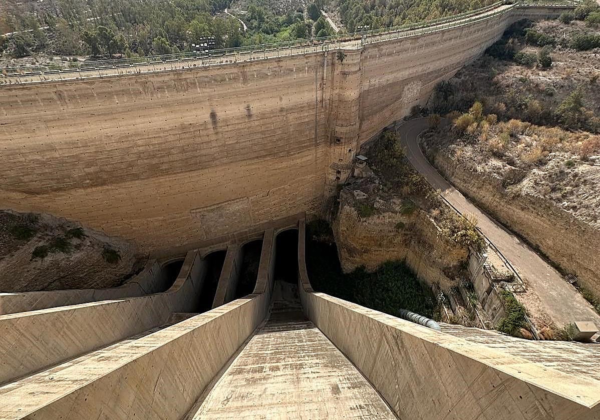 Uno de los órganos de desembalse del pantano de Puentes.