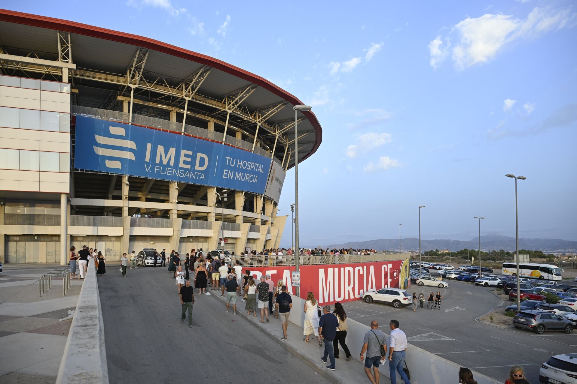 Las imágenes de los asistentes al concierto de Il Divo, suspendido por enfermedad