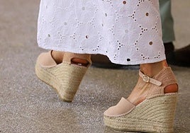 Así puedes estrenar sandalias sin dolor: solo necesitas un objeto que tienes en casa.