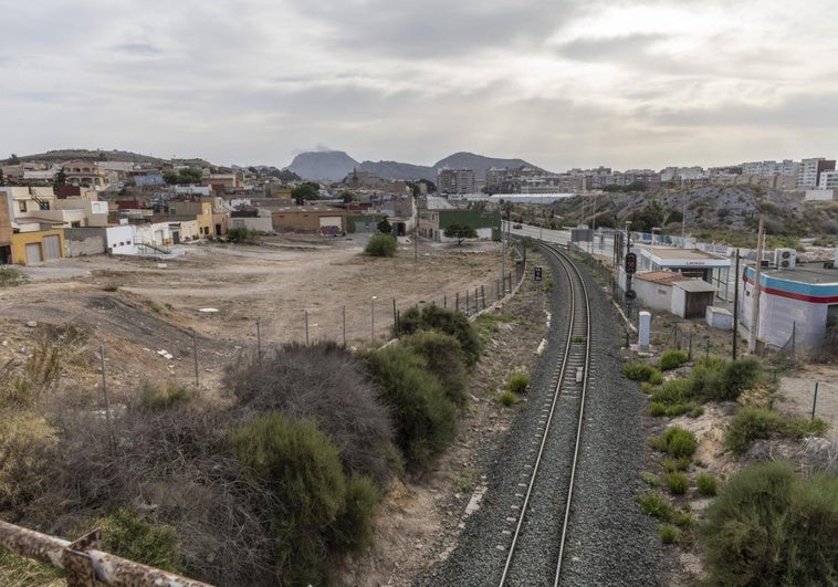 Vecinos de Cartagena exigen el vallado y el sellado urgente de los terrenos contaminados de Los Mateos