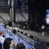 Fútbol y música. 4.000 espectadores en el fondo sur del estadio Enrique Roca esperan a que empiece el concierto de Il Divo el pasado martes, finalmente suspendido.