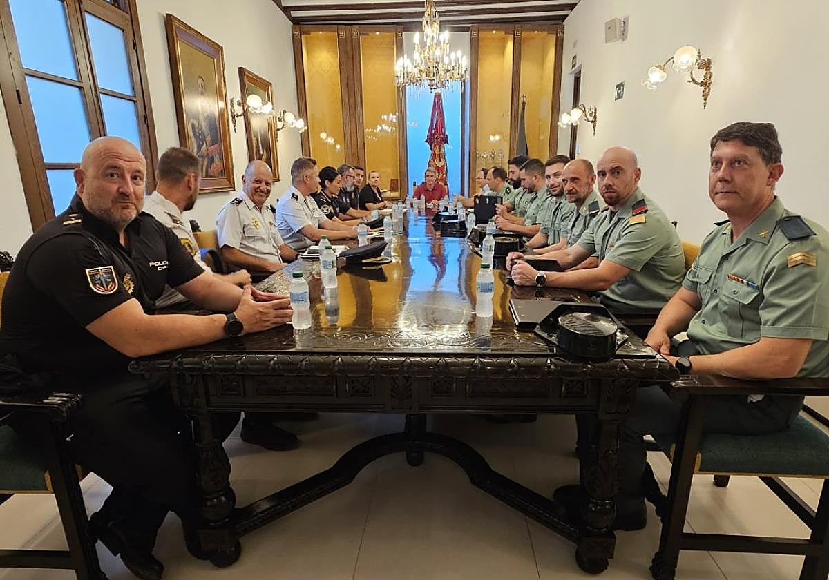 Reunión de la Junta Local de Seguridad, ayer, en el Ayuntamiento de Orihuela.