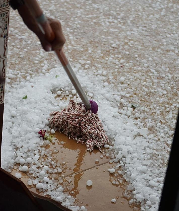 Imagen secundaria 2 - La tormenta descarga con fuerza en Caravaca. 