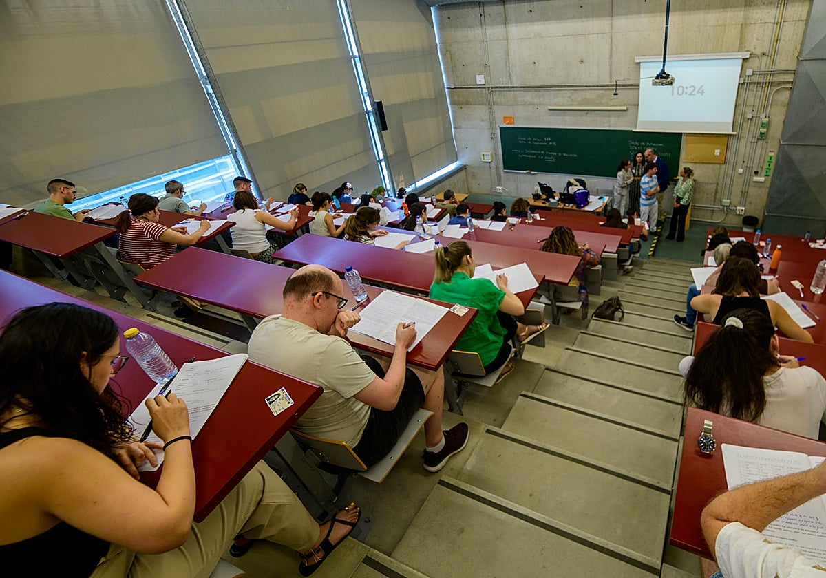Primer examen de las oposiciones de Secundaria de este año, en el Campus de Espinardo de Murcia.