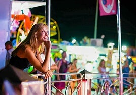 La directora de orquesta aguileña Isabel Rubio, en una feria de atracciones.