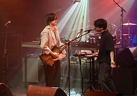 Actuación de Maestro Espada (Alex y Víctor Hernández) en un concierto solidario, en 2024.