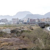 Acceso a Cartagena desde la autovía a través de los suelos contaminados del Hondón, en una imagen de archivo.