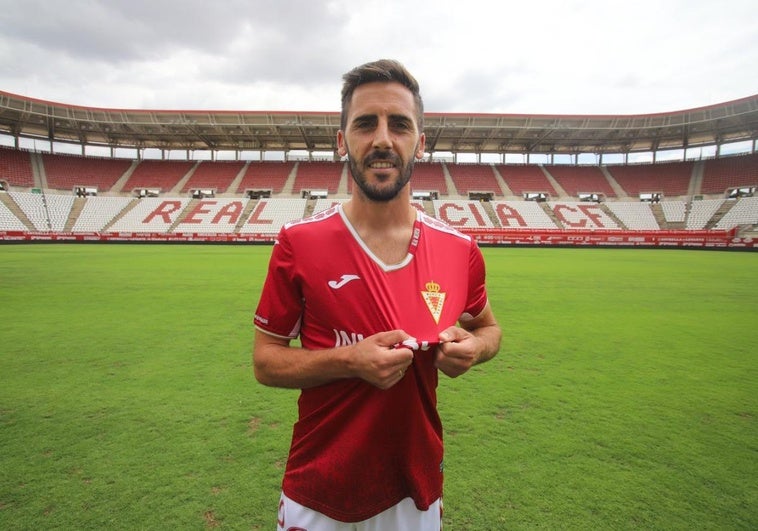 «Desde hace años sabía que tenía que jugar en el Real Murcia», afirma Moyita