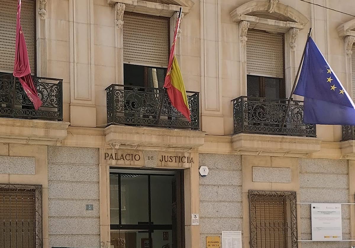 Fachada de los juzgados de Yecla, en una imagen de archivo.