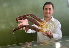 Miguel Ángel Morcillo con uno de sus productos.