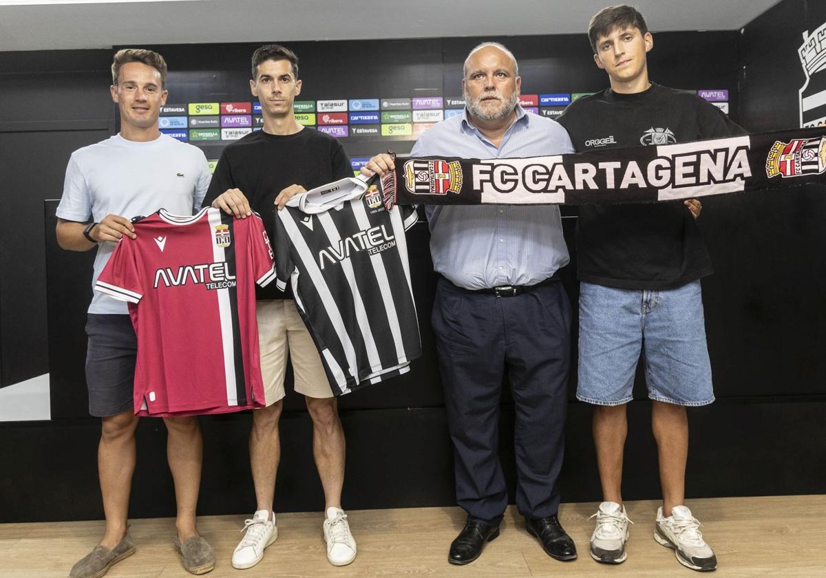 Presentación de Larrea, Fidalgo y Nacho Sánchez.