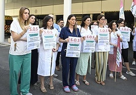 Médicos de Urgencias protestan a las puertas del Morales Meseguer, el pasado día 18.