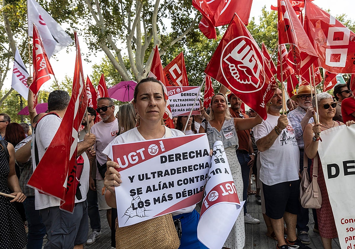 Una imagen de la protesta en la Asamblea el día que se aprobaron los Presupuestos de 2025, en la que participaron las organizaciones sindicales