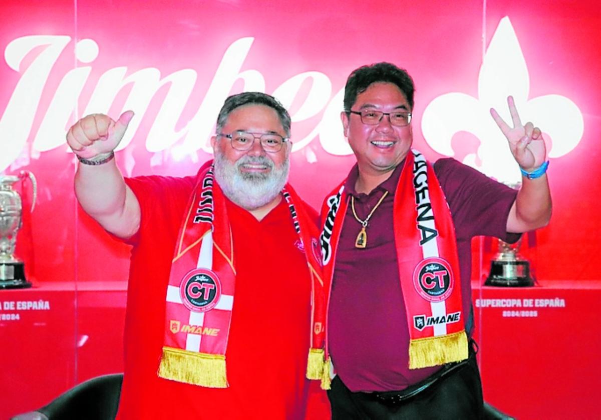 Jiménez Bosque, con el tailandés Takkasit Jittivanich, ayer.