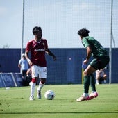 Un descubrimiento. Luiz Henrique, 'Luizinho', conduce la pelota en el partido amistoso del Real Murcia ante el Albacete en Pinatar Arena.