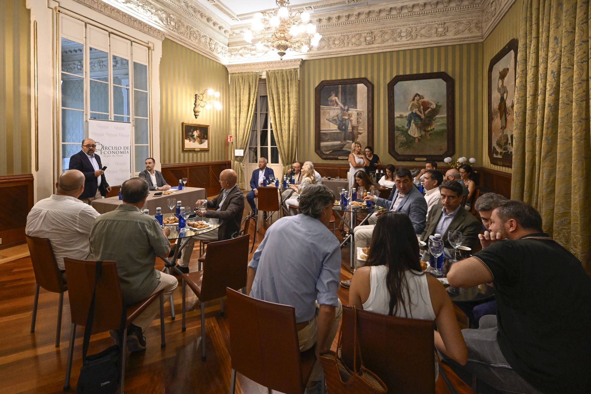 Periodismo en el Círculo de Economía, en imágenes