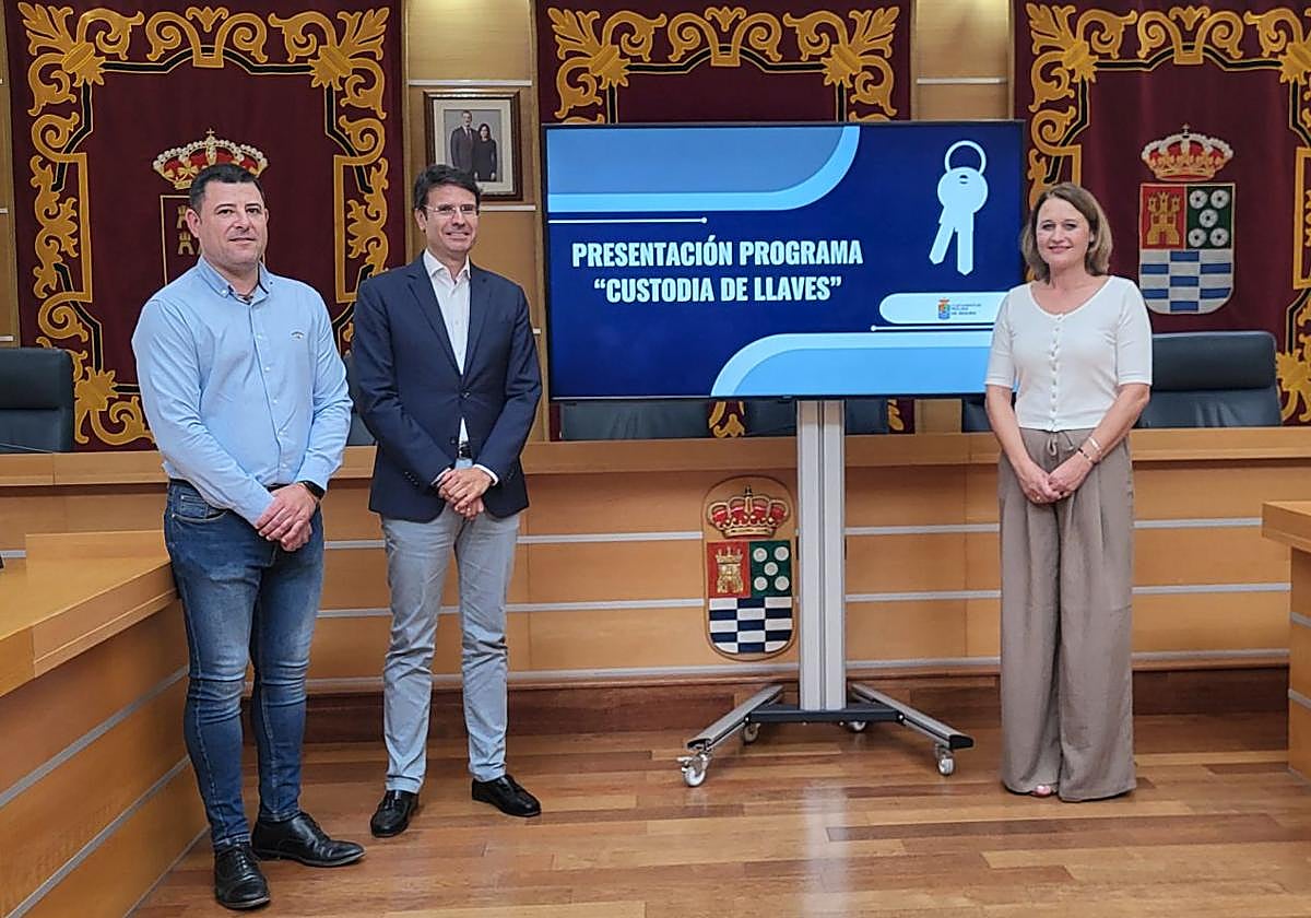 Antonio Martínez, José Ángel Alfonso y Rocío Cózar, este martes.