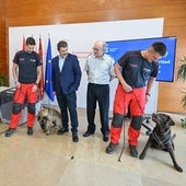 Acto de presentación de la Unidad Canina de Bomberos de Murcia, este martes.