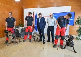Acto de presentación de la Unidad Canina de Bomberos de Murcia, este martes.