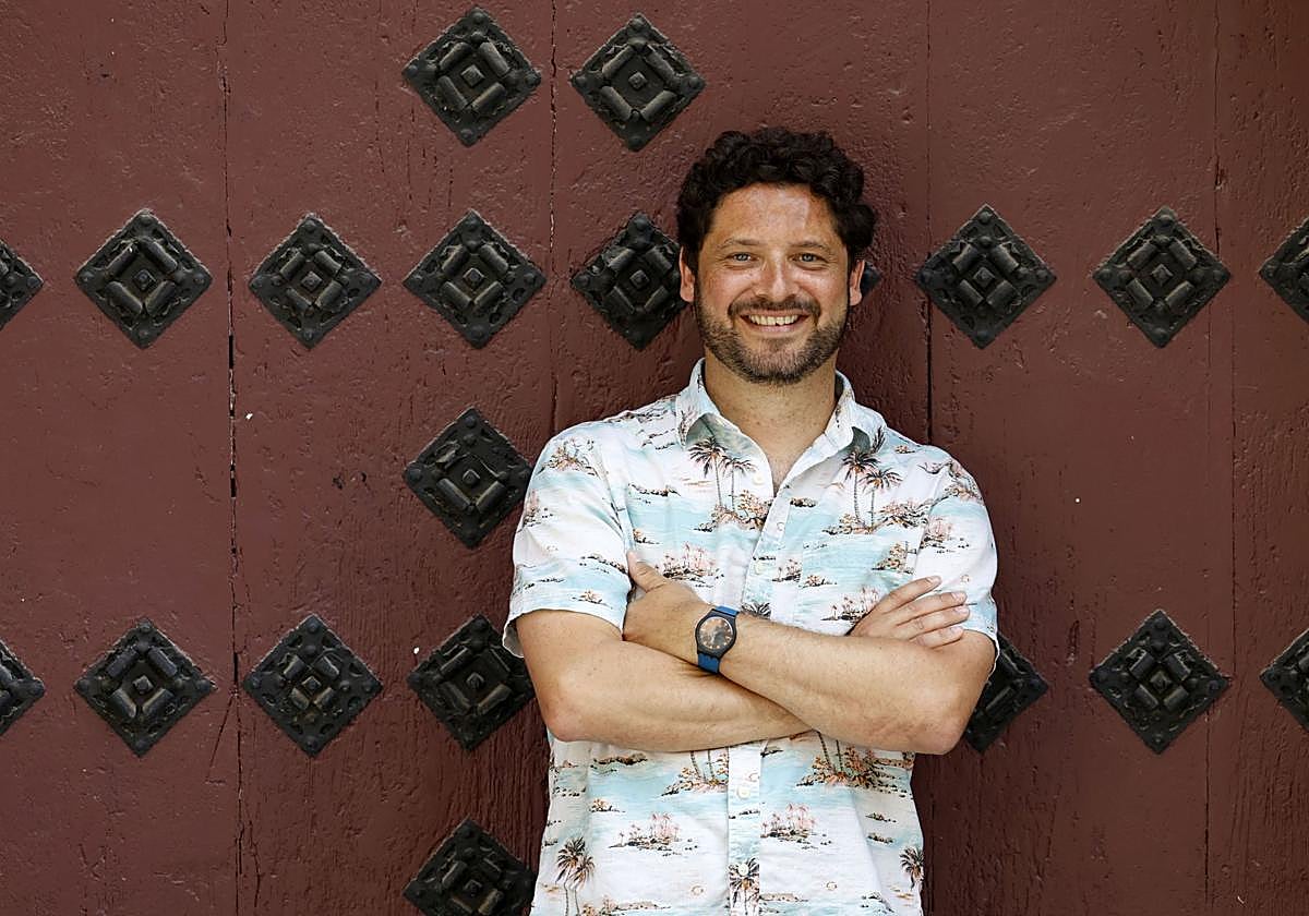 El cooperante Daniel Giddings (Murcia, 1982) debuta como escritor.