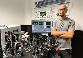 Santiago Sager la Ganga, estudiante de doctorado en Ciencias de la Visión en el Laboratorio de Óptica de la UMU.