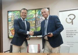 Marcos Ortuño y Miguel Massotti, directivos de ambas entidades confirmando el acuerdo.
