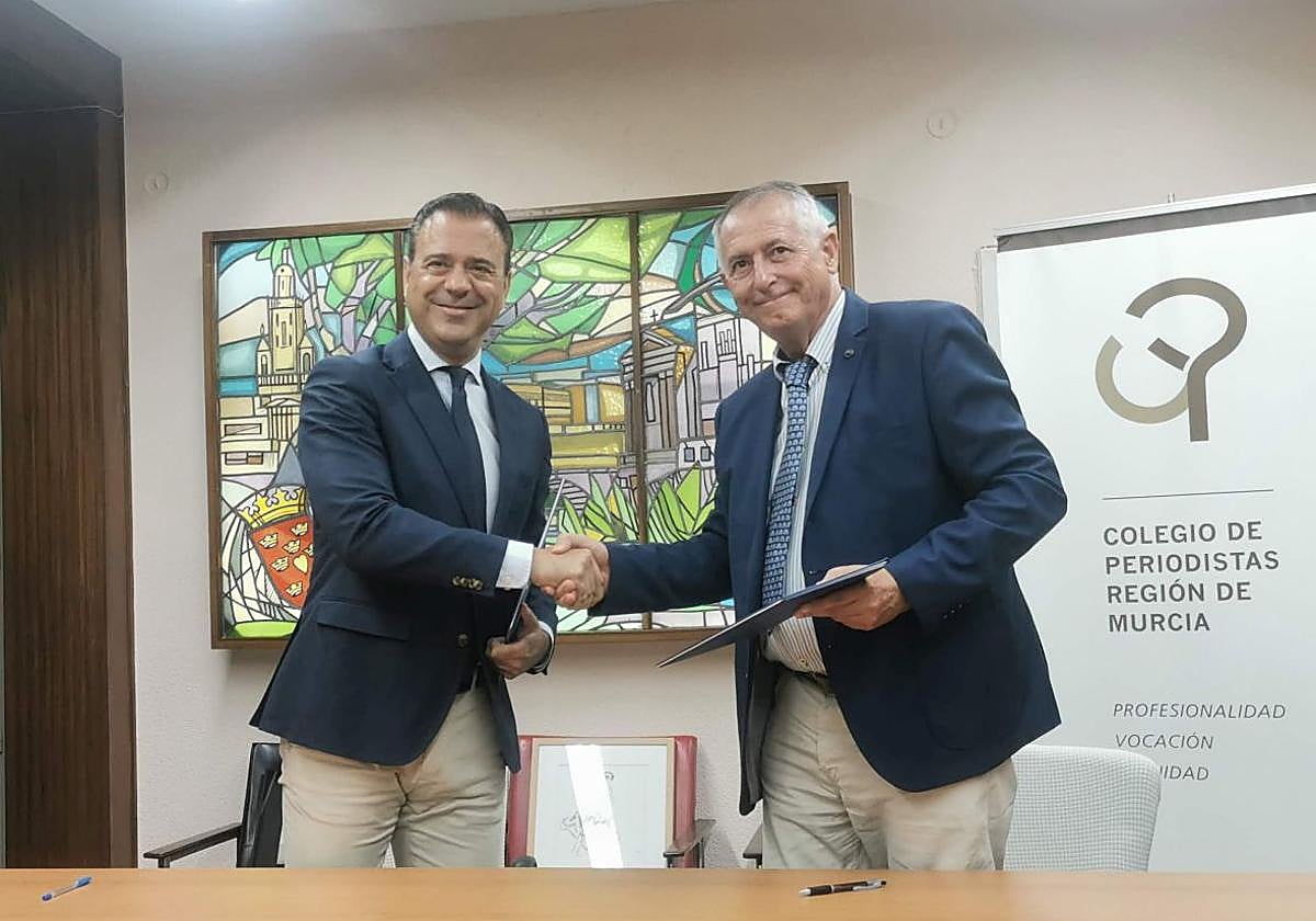 Marcos Ortuño y Miguel Massotti, directivos de ambas entidades confirmando el acuerdo.