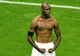 Mario Balotelli celebra un gol con Italia durante la Eurocopa 2012 celebrada en Polonia y Ucrania.