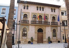 La fachada del Ayuntamiento de Águilas.