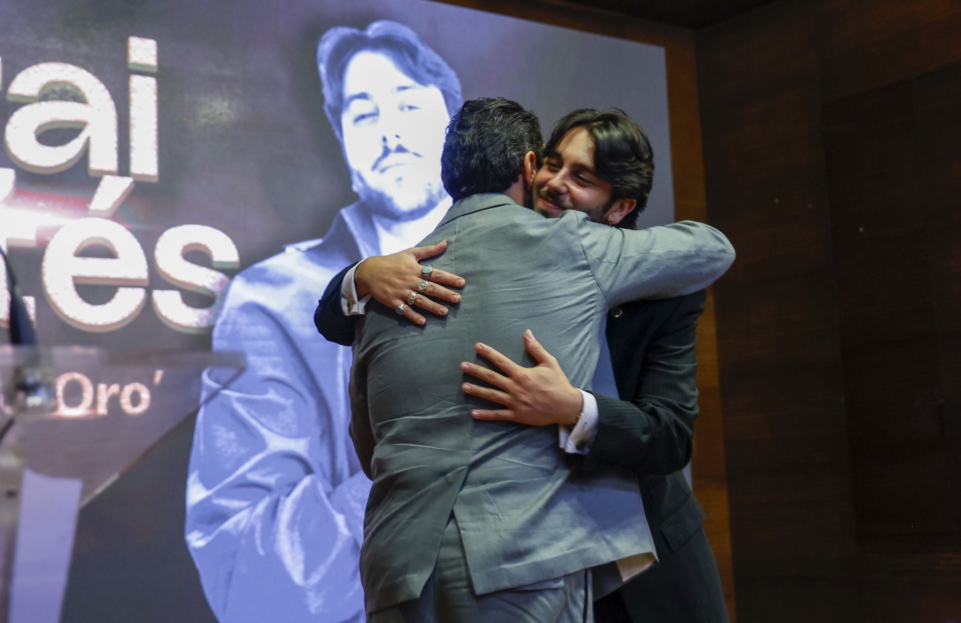 En imágenes, Yerai Cortés recibe el Castillete de Oro del Cante de las Minas