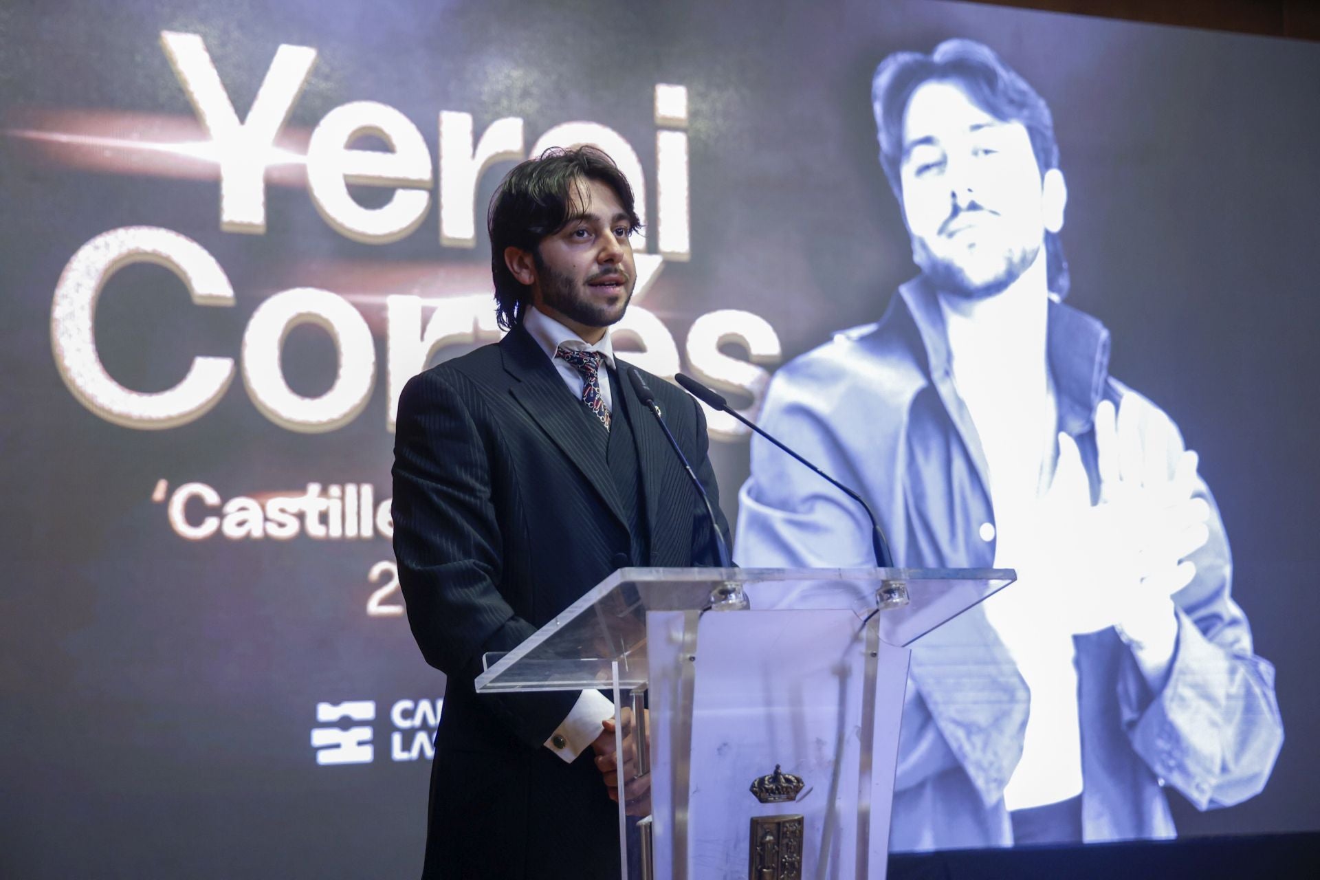 En imágenes, Yerai Cortés recibe el Castillete de Oro del Cante de las Minas