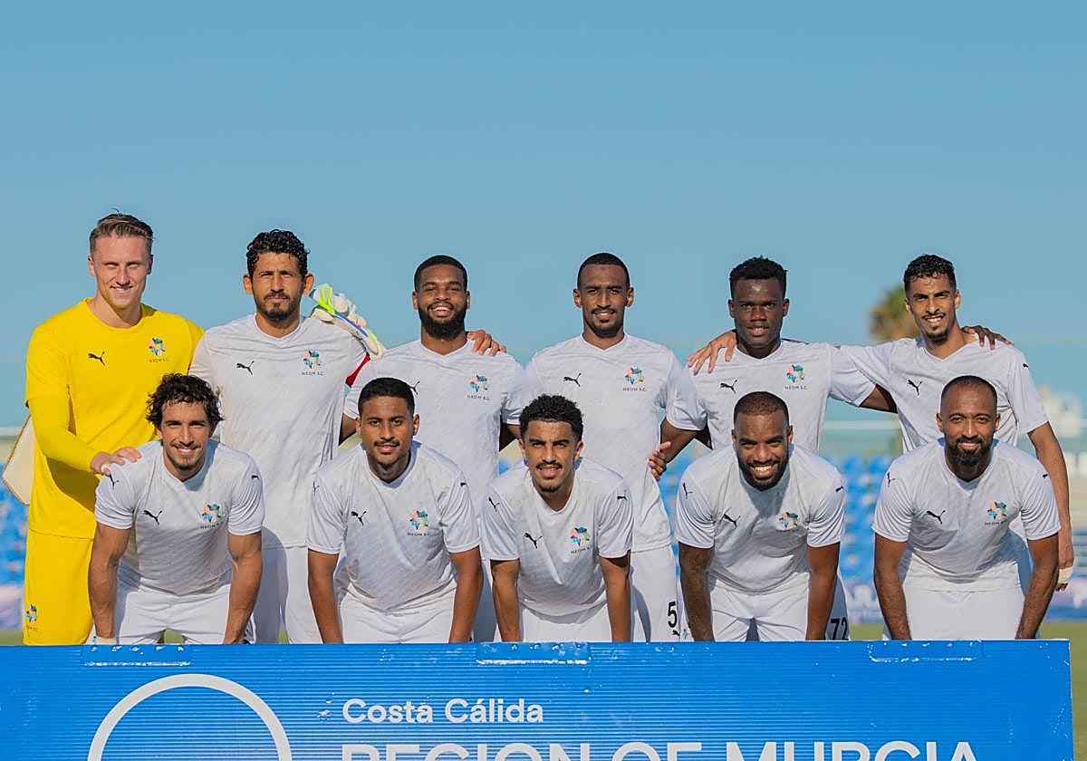 Once inicial del Neom saudí en el partido amistoso que disputó en Pinatar Arena contra el Levante.
