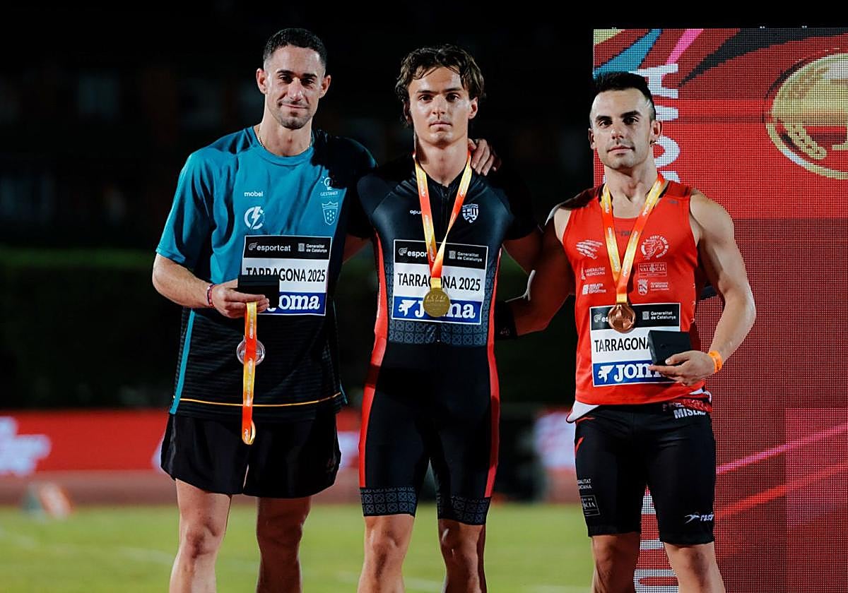 Sergio López Barranco (izq) ha cruzado la meta a solo cinco centésimas de Guillem Crespí, que ha ganado el oro.