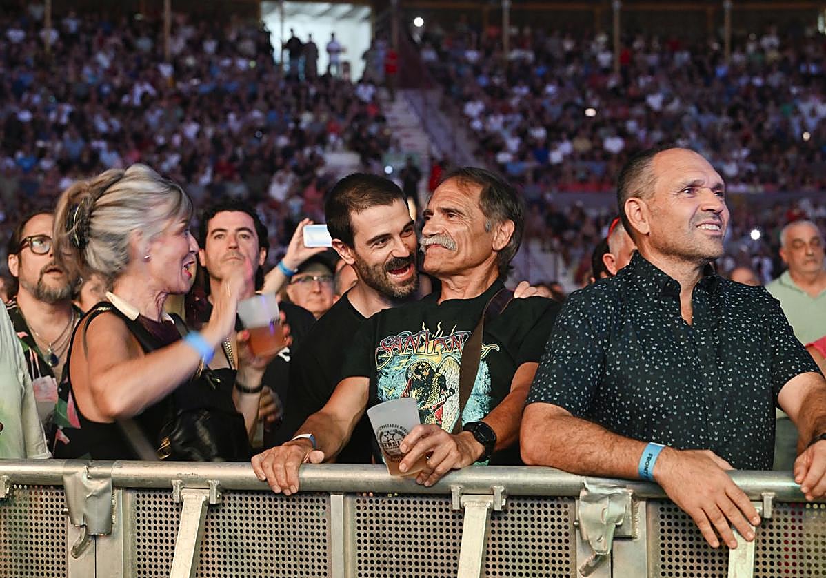 Imagen principal - La apoteosis Santana hace vibrar a Murcia