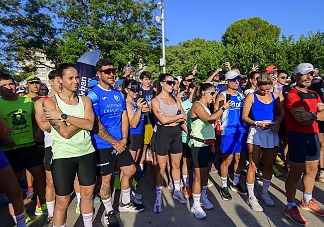 Corredores en la plaza de la Cruz Roja, este sábado.
