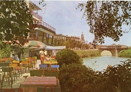 Murcia. Panorámica de la terraza y fachada hacia el río Segura de la Sociedad Cultural y Deportiva Club Remo (c. 1962).