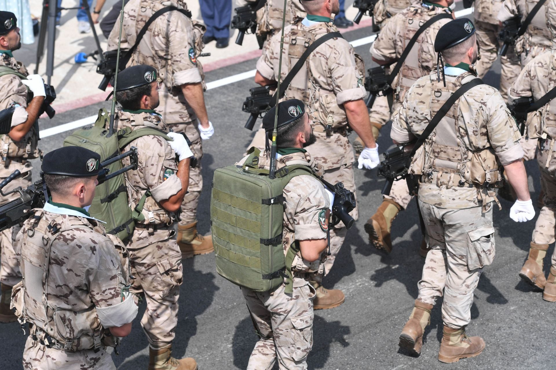 El cambio de mando en la Jefatura del Escuadrón de Zapadores Paracaidistas en la Base Aérea de Alcantarilla, en imágenes