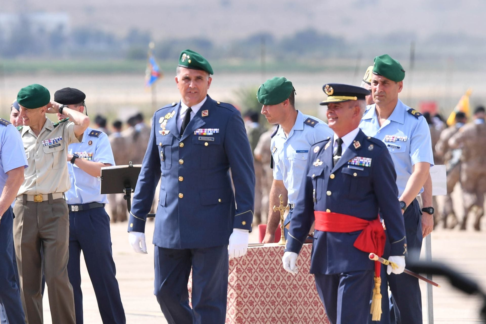 El cambio de mando en la Jefatura del Escuadrón de Zapadores Paracaidistas en la Base Aérea de Alcantarilla, en imágenes