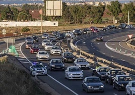 Imagen de archivo de atascos en la vía rápida de La Manga.