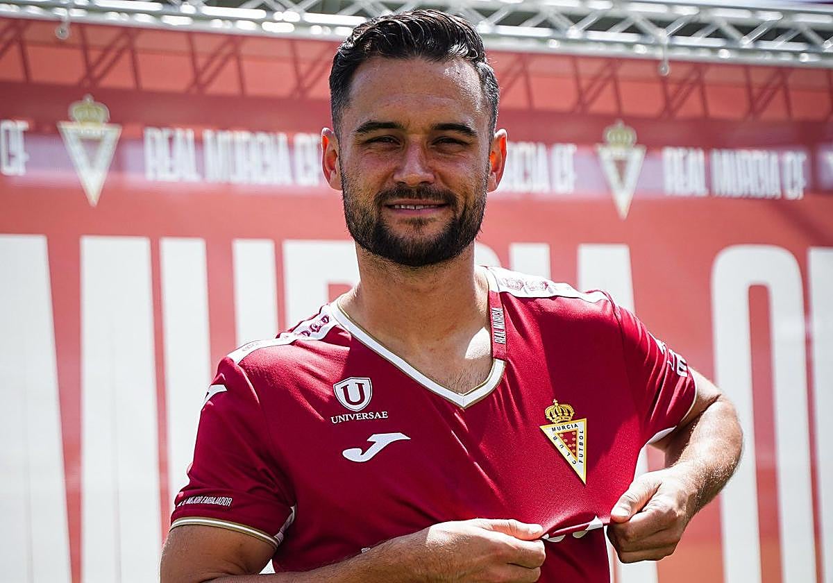 Schalk, este lunes, durante su presentación con el Murcia en el Enrique Roca.