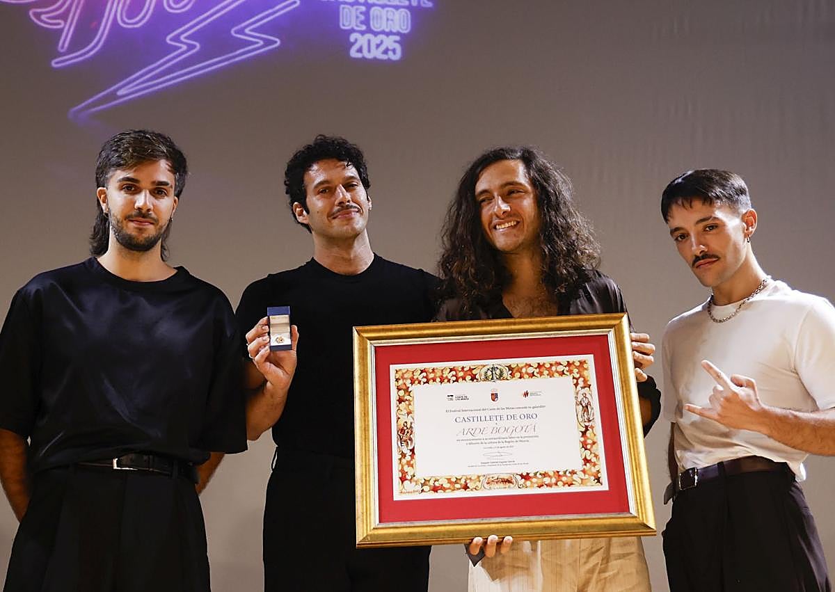 Imagen secundaria 1 - Arde Bogotá recibe el Castillete de Oro del Cante de las Minas: «Nos gusta disfrutar de lo emocionante, y el flamenco es un arte basado en la emoción»