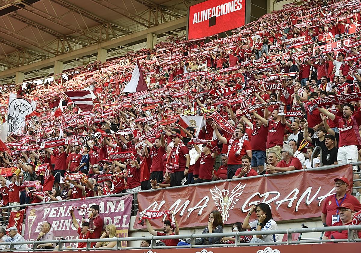 Aspecto del fondo sur en el último duelo ante el Nàstic.