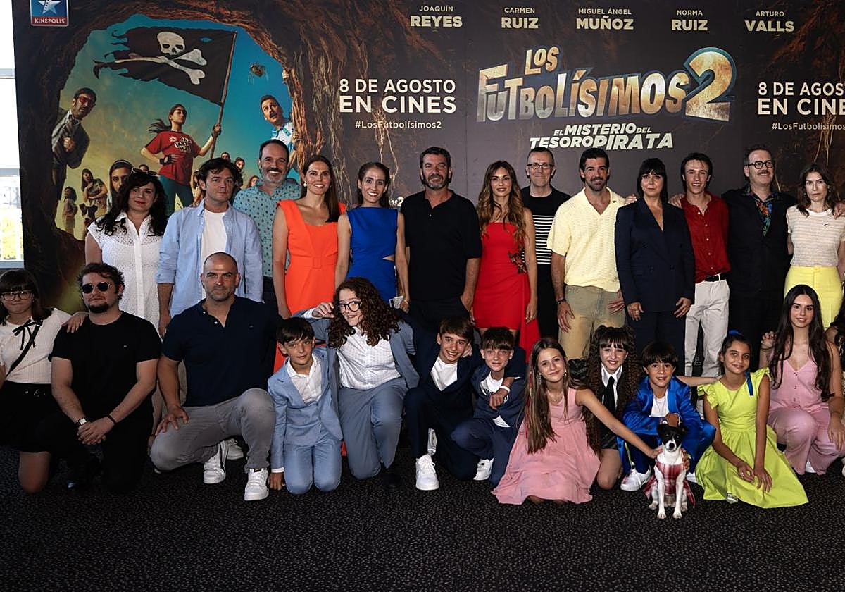 Reparto de 'Los Futbolísimos 2', película rodada en la Región de Murcia gracias al apoyo del Instituto de las Industrias Culturales.
