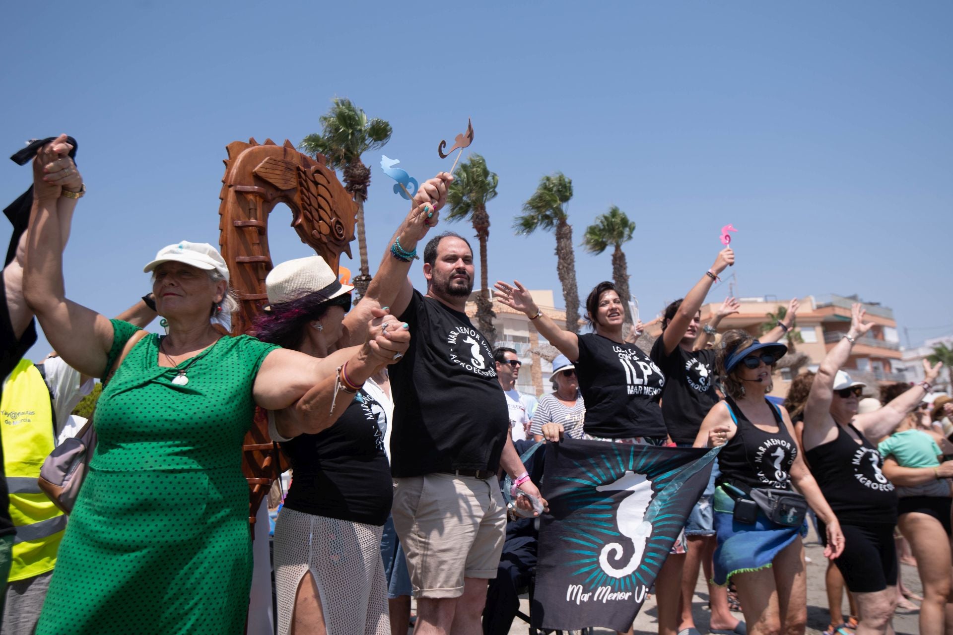 En imágenes, el Abrazo al agua en Los Alcázares y Lo Pagán