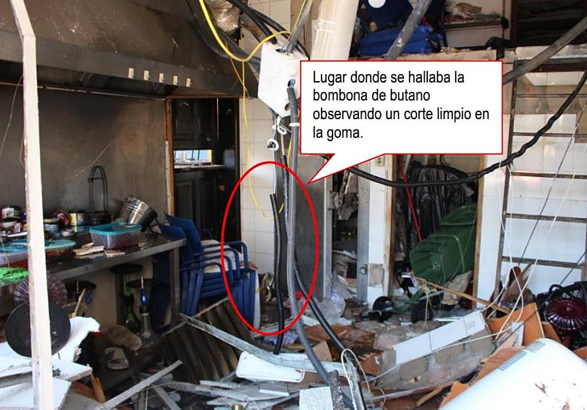 Imagen del interior del local, tras la explosión incluida en el atestado de la Guardia Civil.