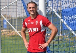 El futbolista grana Pedro Benito, este martes, en las instalaciones de Pinatar Arena.