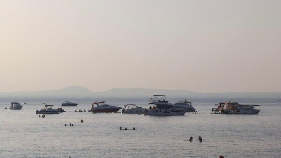 Concentraciones en la costa de La Manga, a la altura del kilómetro diez.
