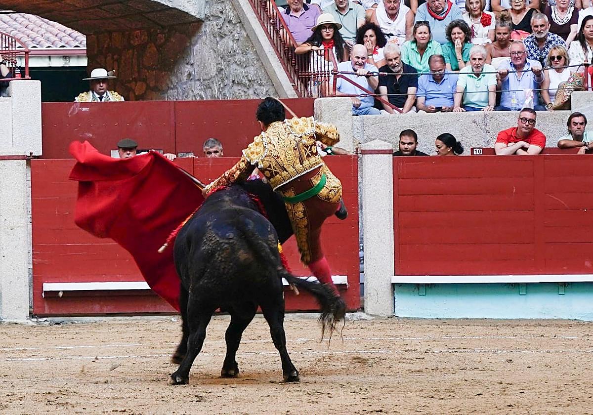 Morante de la Puebla fue corneado este domingo en la plaza de toros de Pontevedra.