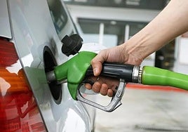 Ahorra dinero al repostar combustible: así puedes localizar en segundos la gasolinera más barata de tu zona.